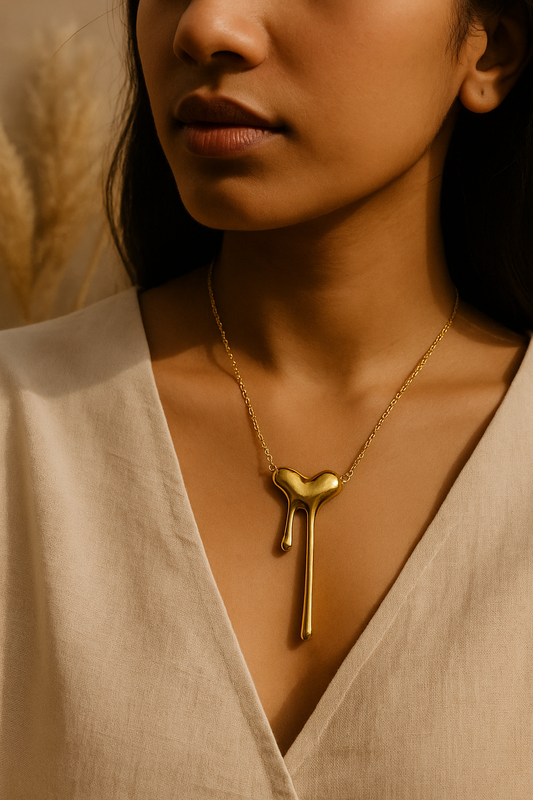 Heart Shaped Fluid Necklace (Anti-Tarnish)
