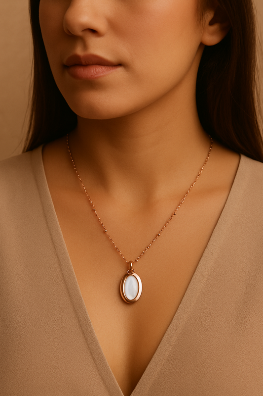 Noor Oval Pendant Necklace