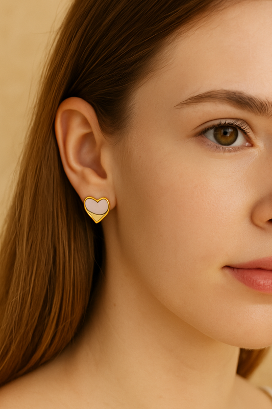 Pearl Kiss – Heart Shell Studs