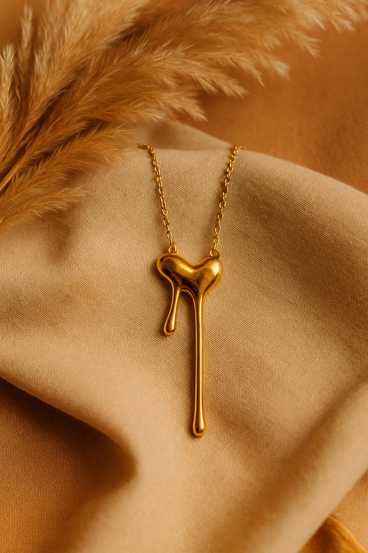 Heart Shaped Fluid Necklace (Anti-Tarnish)
