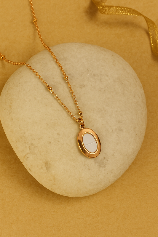 Noor Oval Pendant Necklace